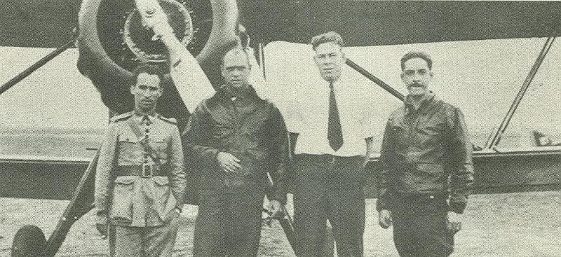 1935 Waco CJC and Monty Chubley.jpg - 1934 Waco CJC and Monty Chumbly (w/ tie)